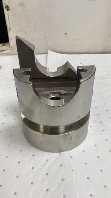 PIPE SLIP RAM BODY 1